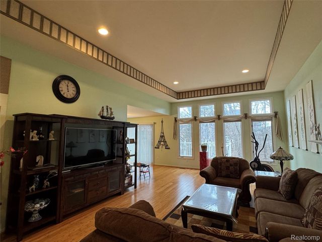 40342 Riverbend Drive, Sterling Heights, MI 48310