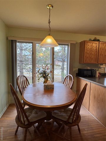 40342 Riverbend Drive, Sterling Heights, MI 48310