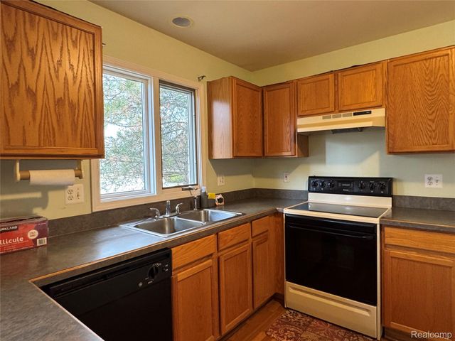 40342 Riverbend Drive, Sterling Heights, MI 48310