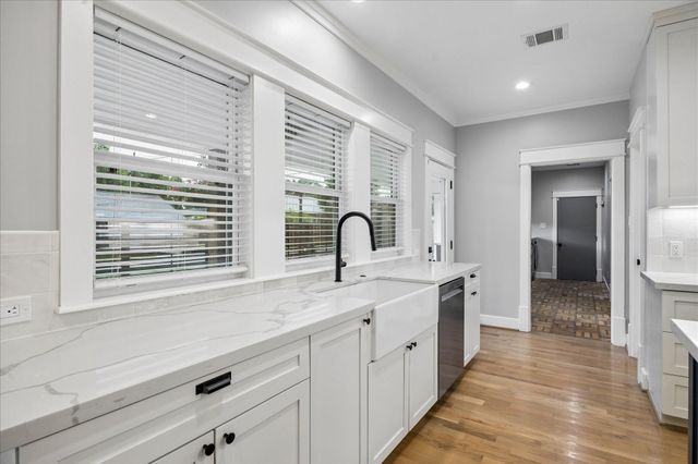 1205 Temple Street, Houston, TX 77009