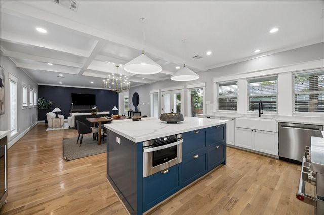 1205 Temple Street, Houston, TX 77009