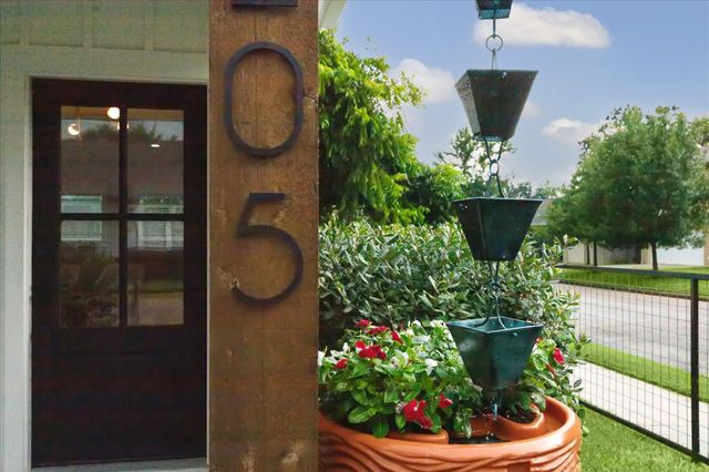 1205 Temple Street, Houston, TX 77009