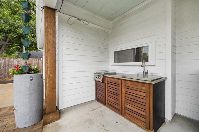 1205 Temple Street, Houston, TX 77009