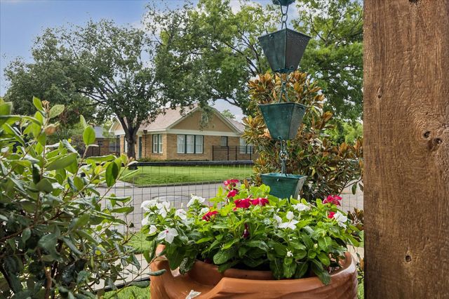1205 Temple Street, Houston, TX 77009