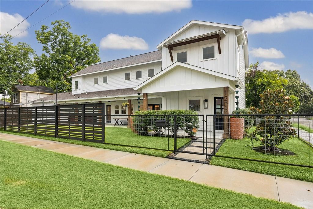1205 Temple Street, Houston, TX 77009