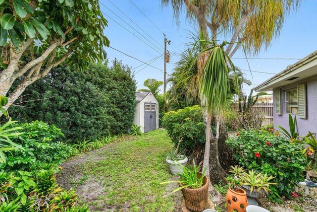 1220 SW 25th Place, Boynton Beach, FL 33426