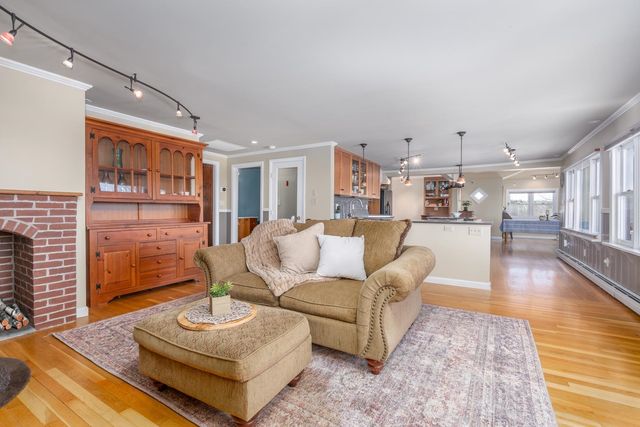 184 Deerfield Road, Nottingham, NH 03290