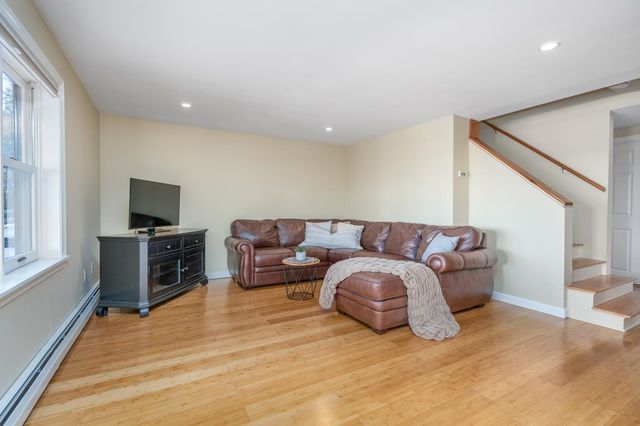 184 Deerfield Road, Nottingham, NH 03290