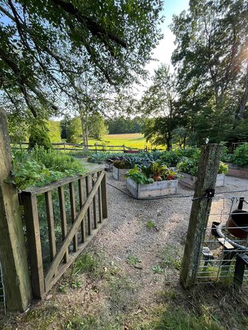 184 Deerfield Road, Nottingham, NH 03290