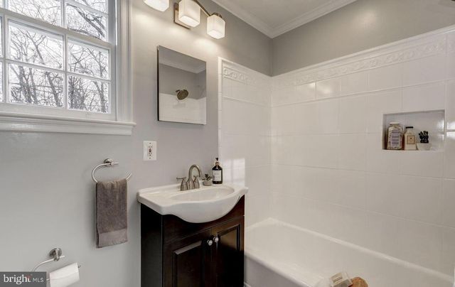 1628 N HARRISON ST, Arlington, VA 22205