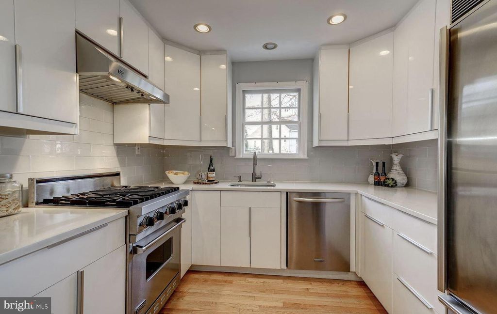 1628 N HARRISON ST, Arlington, VA 22205