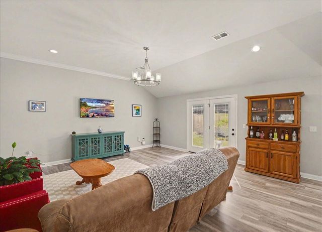 452 Middle Creek Way, Berea, KY 40403