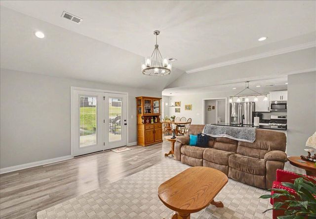 452 Middle Creek Way, Berea, KY 40403