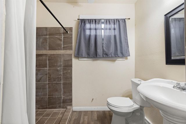 148 E Boundary ST, Giddings, TX 78942