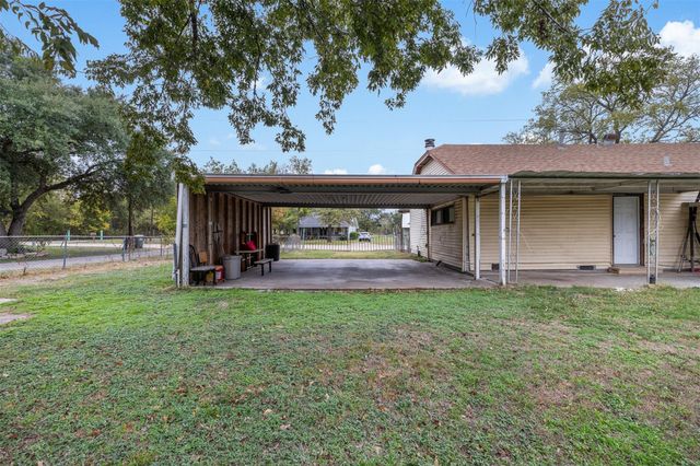 148 E Boundary ST, Giddings, TX 78942