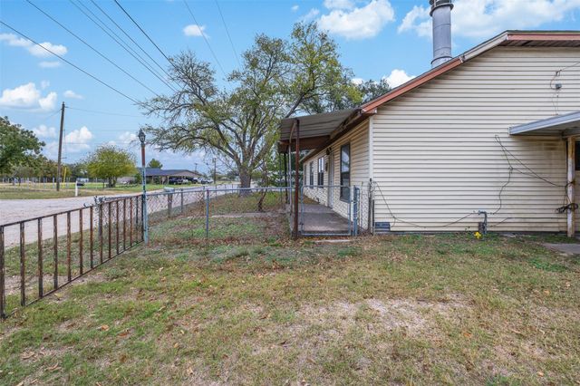 148 E Boundary ST, Giddings, TX 78942