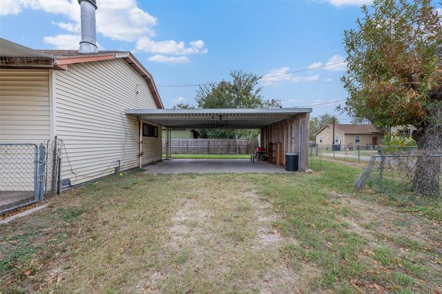 148 E Boundary ST, Giddings, TX 78942