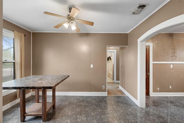 148 E Boundary ST, Giddings, TX 78942