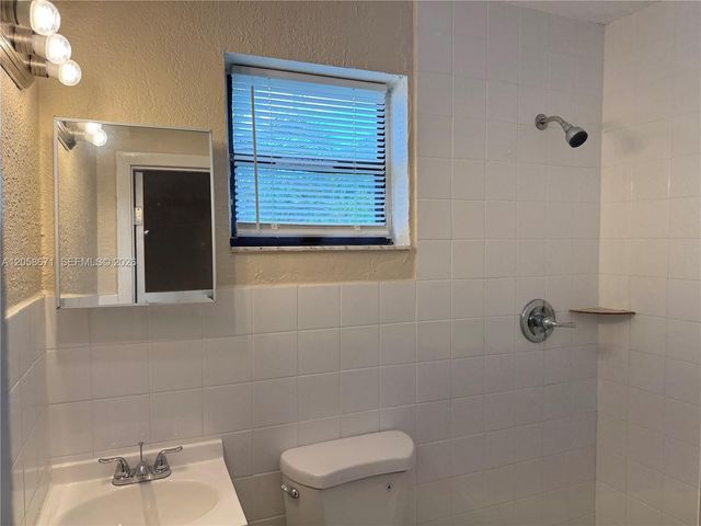 2352 NW 13th Ct, Fort Lauderdale, FL 33311