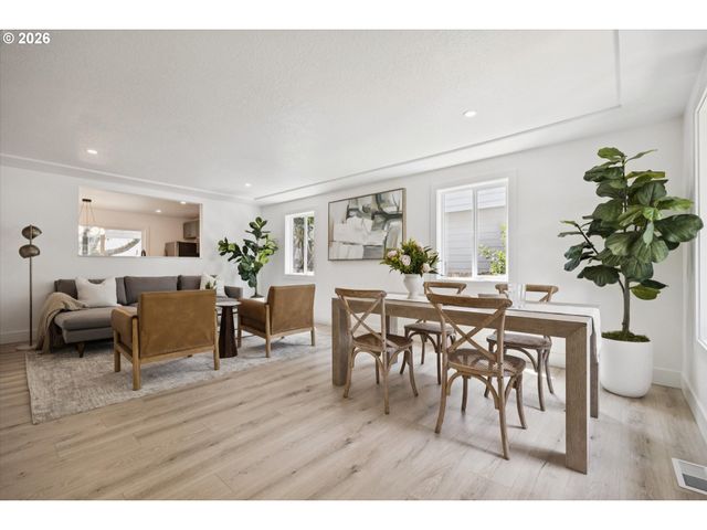 10114 N CALHOUN Ave, Portland, OR 97203