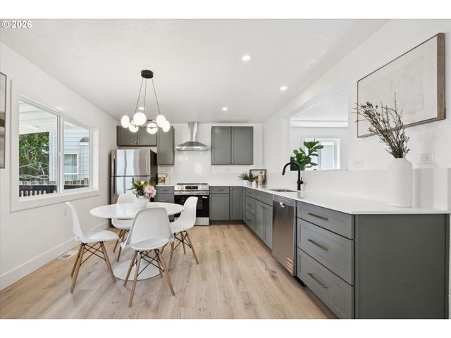 10114 N CALHOUN Ave, Portland, OR 97203