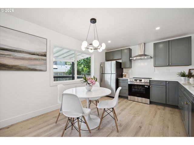 10114 N CALHOUN Ave, Portland, OR 97203