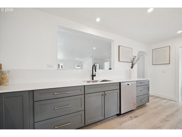 10114 N CALHOUN Ave, Portland, OR 97203