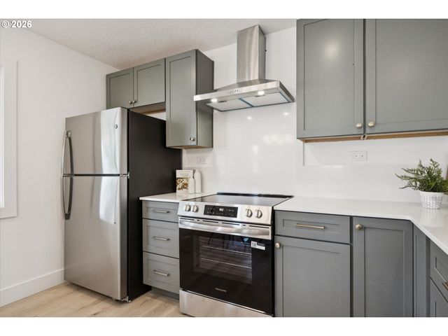 10114 N CALHOUN Ave, Portland, OR 97203