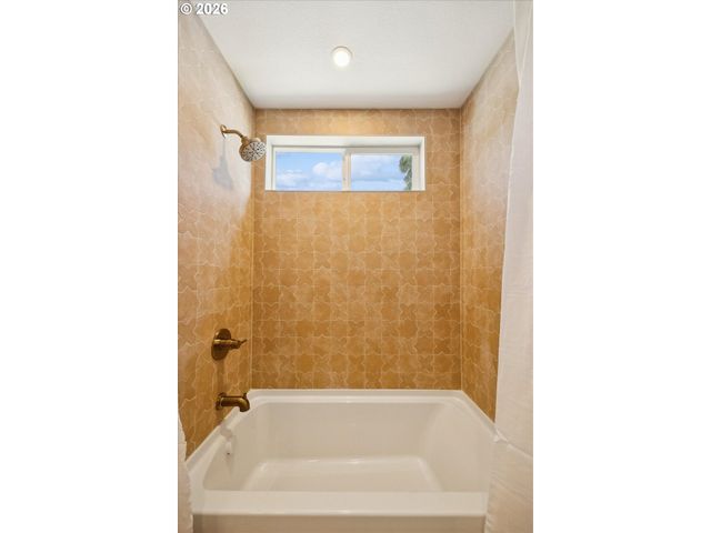 10114 N CALHOUN Ave, Portland, OR 97203
