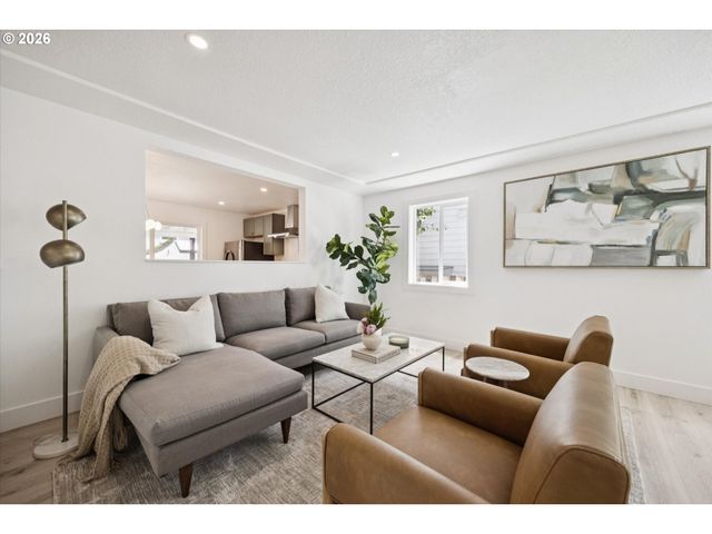 10114 N CALHOUN Ave, Portland, OR 97203