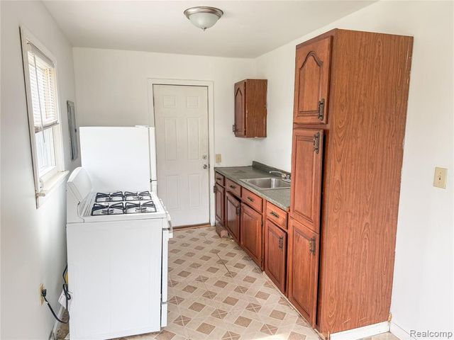 2266 John B Avenue, Warren, MI 48091