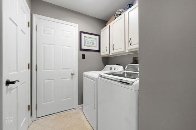 3207 Barnes Lane, Naperville, IL 60564