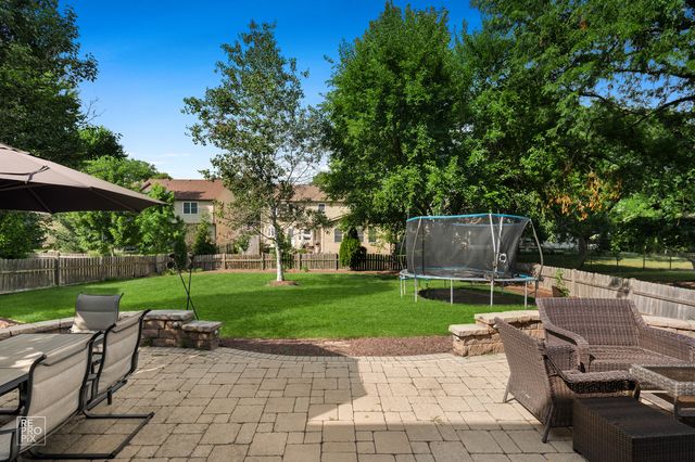 3207 Barnes Lane, Naperville, IL 60564