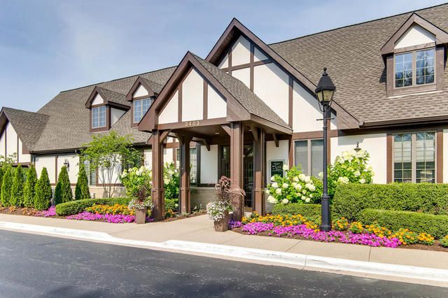 3207 Barnes Lane, Naperville, IL 60564