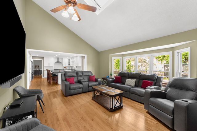 3207 Barnes Lane, Naperville, IL 60564