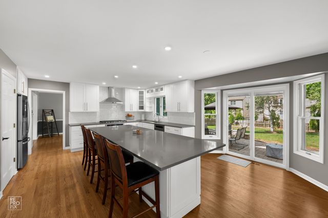 3207 Barnes Lane, Naperville, IL 60564