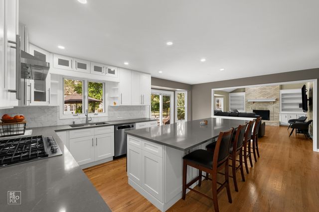 3207 Barnes Lane, Naperville, IL 60564