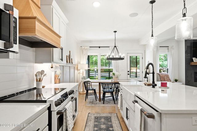 226 Tucker Station Rd, Louisville, KY 40243