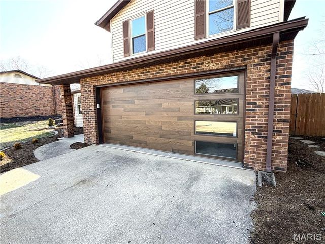 41 Village Drive, Belleville, IL 62226