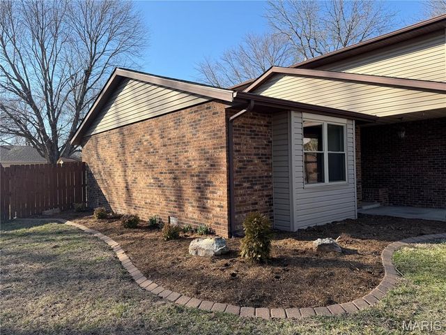 41 Village Drive, Belleville, IL 62226