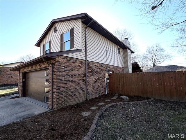 41 Village Drive, Belleville, IL 62226