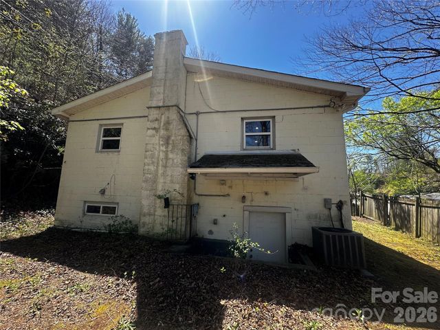 7 Poplar Drive, Spruce Pine, NC 28777