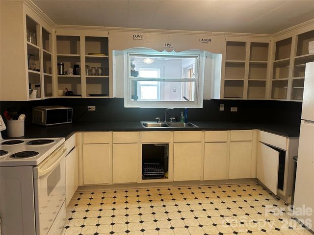 7 Poplar Drive, Spruce Pine, NC 28777