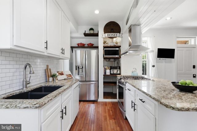 24 S FRANKLIN ST, Dallastown, PA 17313
