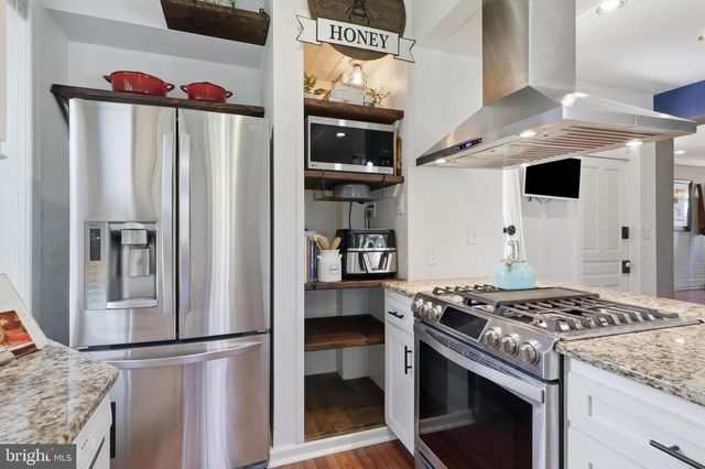 24 S FRANKLIN ST, Dallastown, PA 17313