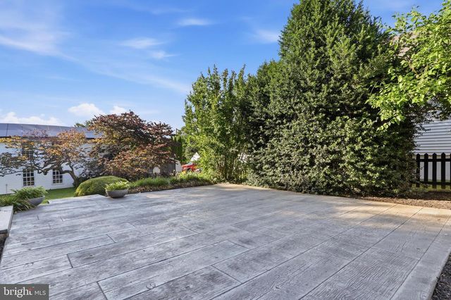 24 S FRANKLIN ST, Dallastown, PA 17313