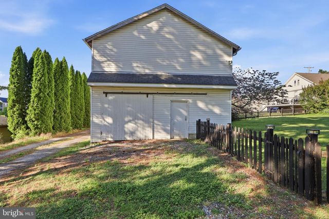 24 S FRANKLIN ST, Dallastown, PA 17313