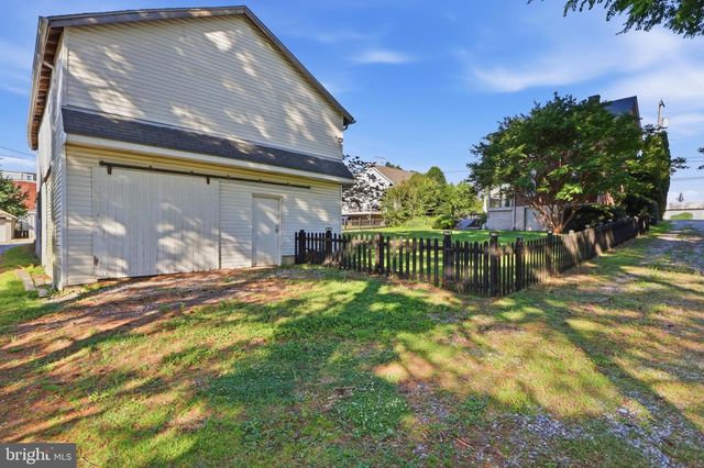 24 S FRANKLIN ST, Dallastown, PA 17313