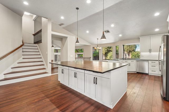129 Chesterfield Way, Folsom, CA 95630