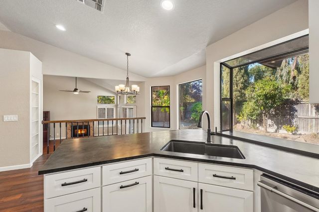 129 Chesterfield Way, Folsom, CA 95630
